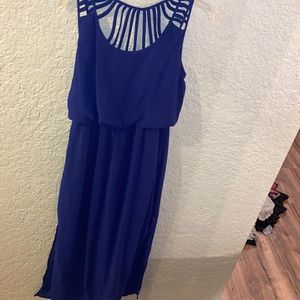 Maxi dress with partially open back with detail